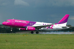 Photo of Wizz Air Airbus A320-232 LZ-WZA (cn 2571) at London Luton Airport (LTN) on 29th August 2006